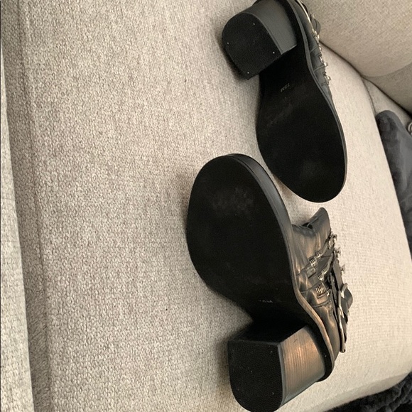 Boots - Picture 4 of 4